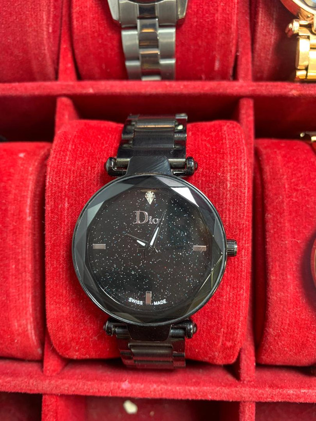 ساعت زنانه برند دیور صفحه مشکی